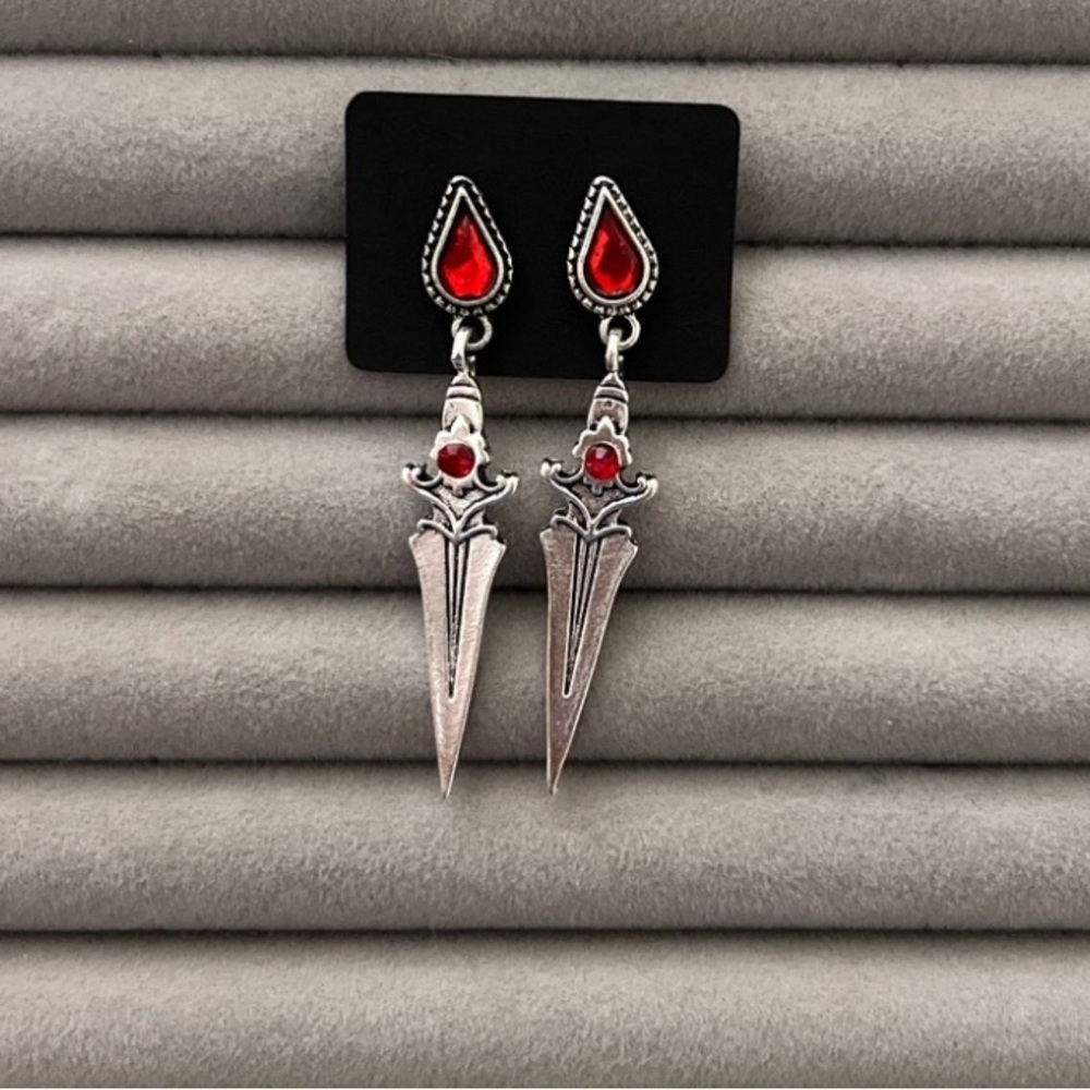 Beautiful red sword earrings - Picture 3 of 4
